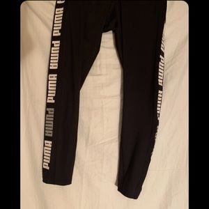 PUMA repeat logo leggings